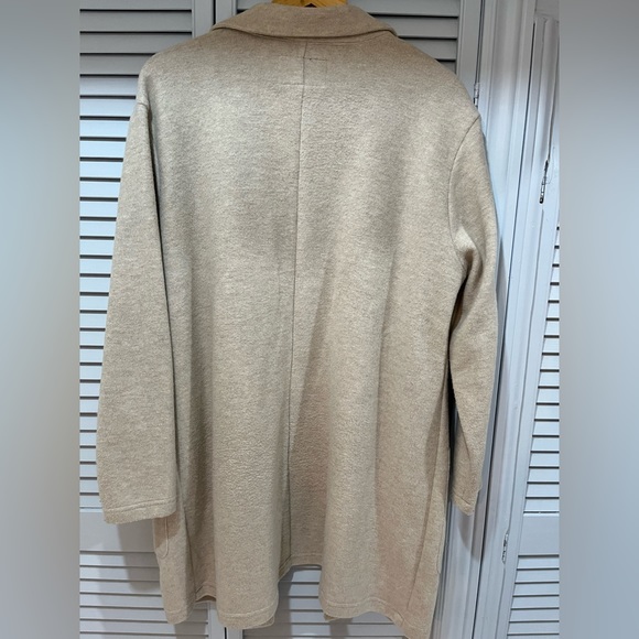 Women’s Blazer-Style Sweater Jacket - Picture 2 of 3